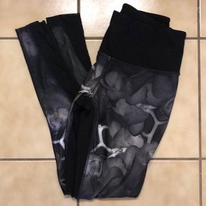 Ankle length Mondetta leggings, grey/black floral